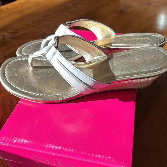 Lily Pulitzer McKim Wedge Sandal White/Gold Size 8.5M - Picture 2 of 6